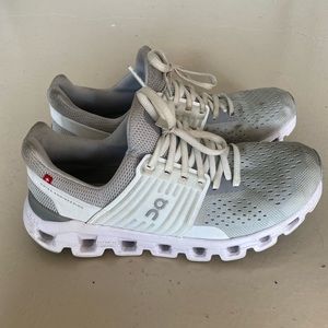 ON running shoes white/gray color size 6.5